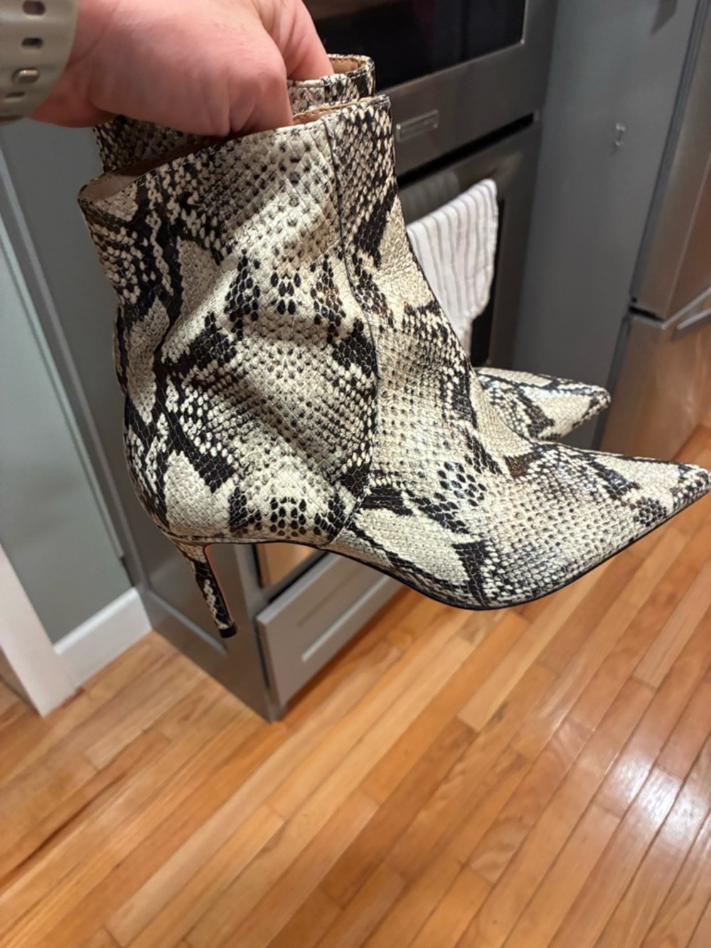 SCHUTZ LEATHER SNAKE SKIN BOOTIES LOW HEEL SIZE 8.5b RARE SOLD OUT